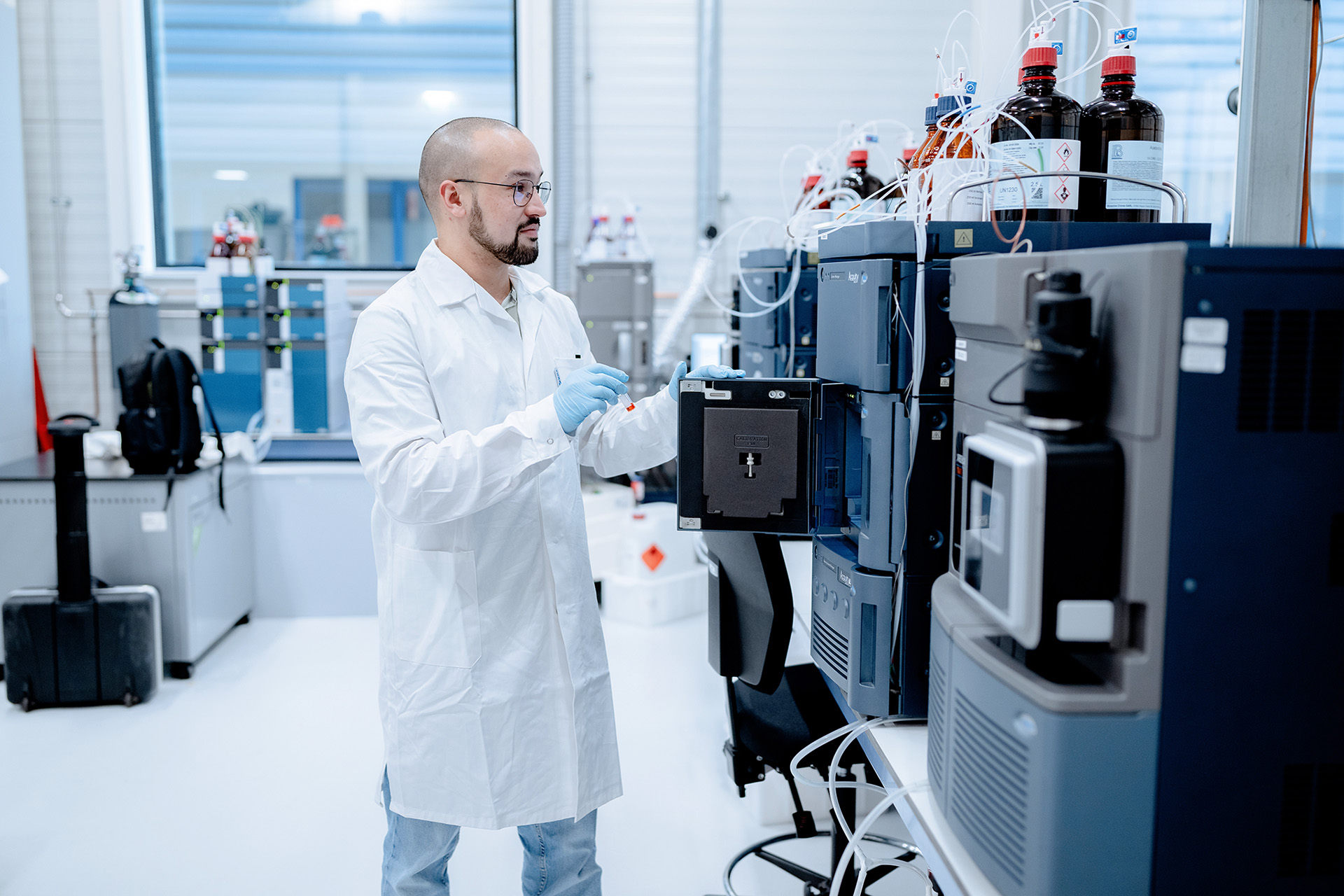 man in laboratorium